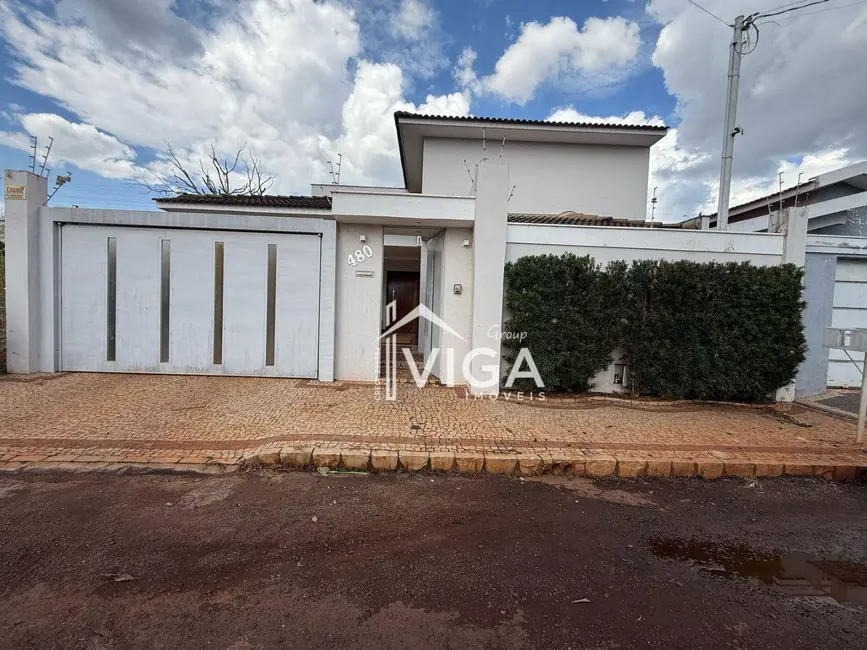 Foto 1 de Casa com 3 quartos à venda, 360m2 em Itumbiara - GO