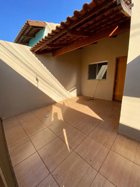 Casa com 2 quartos para alugar, 72m2 em Setor Anhanguera, Itumbiara - GO - imagem 2 Foto 2 de Casa com 2 quartos para alugar, 72m2 em Setor Anhanguera, Itumbiara - GO