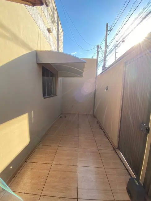 Casa com 2 quartos para alugar, 72m2 em Setor Anhanguera, Itumbiara - GO - imagem 3 Foto 3 de Casa com 2 quartos para alugar, 72m2 em Setor Anhanguera, Itumbiara - GO