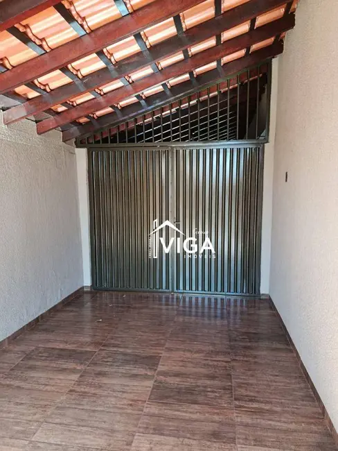 Casa com 3 quartos para alugar, 360m2 em Itumbiara - GO - imagem 3 Foto 3 de Casa com 3 quartos para alugar, 360m2 em Itumbiara - GO