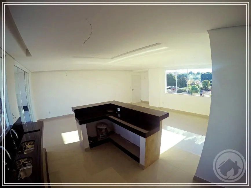 Foto 2 de Apartamento com 3 quartos à venda, 131m2 em Tubalina, Uberlandia - MG