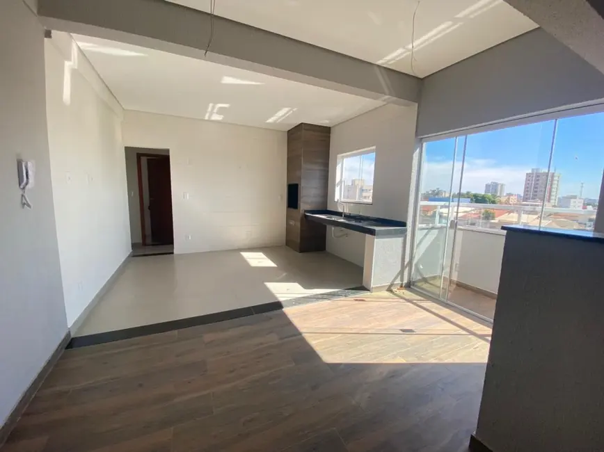 Foto 1 de Apartamento com 3 quartos à venda, 101m2 em Segismundo Pereira, Uberlandia - MG