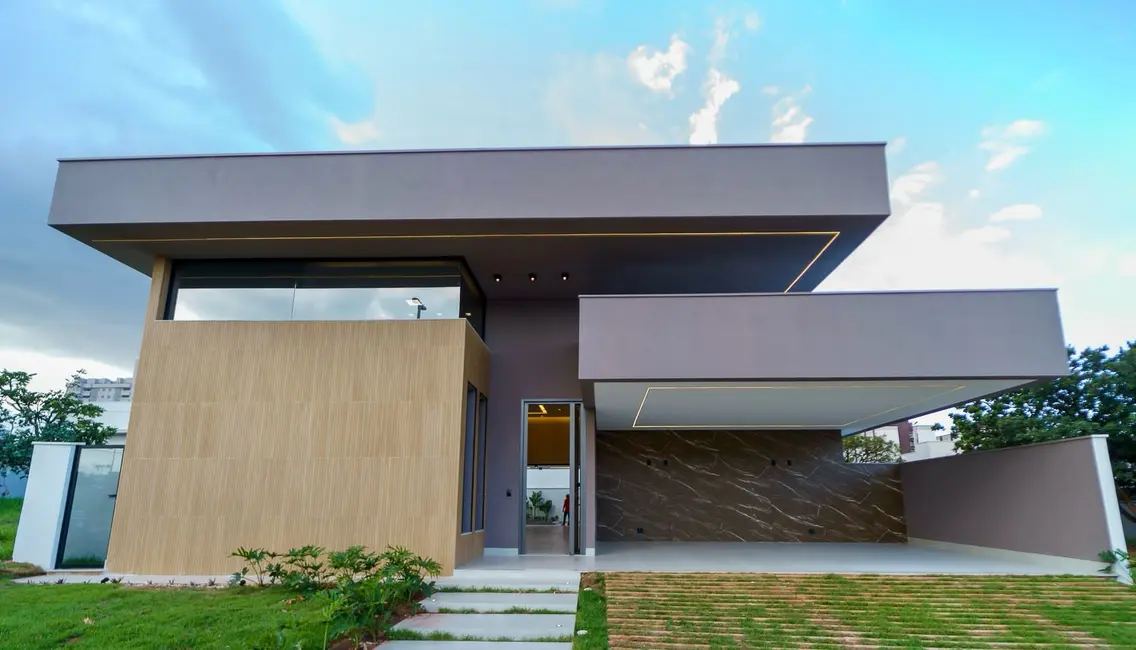 Foto 1 de Casa de Condomínio com 3 quartos à venda, 247m2 em Buritis, Uberlandia - MG