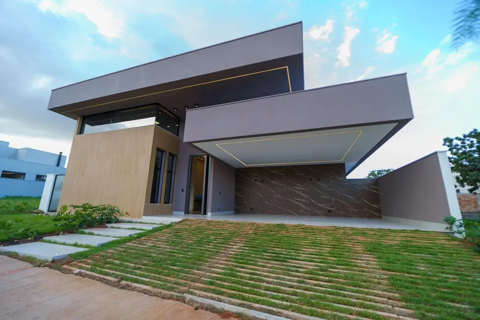 Foto 2 de Casa de Condomínio com 3 quartos à venda, 247m2 em Buritis, Uberlandia - MG