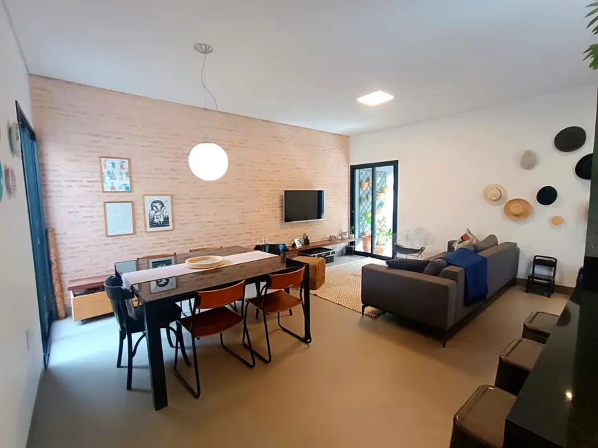 Foto 2 de Casa com 3 quartos à venda, 140m2 em Segismundo Pereira, Uberlandia - MG