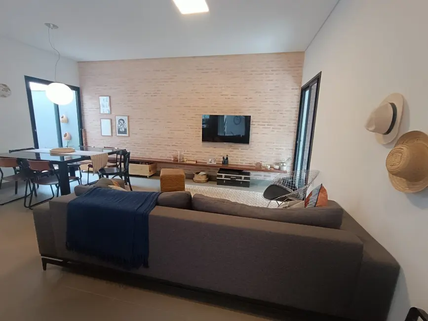Foto 1 de Casa com 3 quartos à venda, 140m2 em Segismundo Pereira, Uberlandia - MG