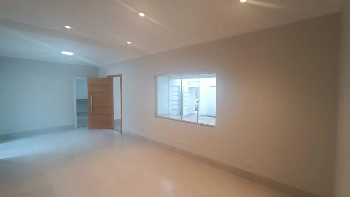 Foto 2 de Casa com 3 quartos à venda, 168m2 em Jardim Colina, Uberlandia - MG