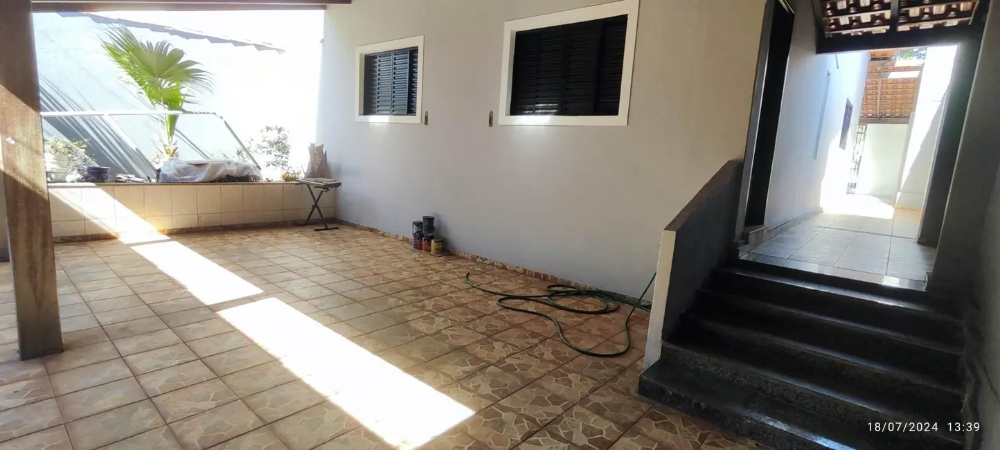 Foto 1 de Casa com 2 quartos à venda, 145m2 em Lourdes, Uberlandia - MG