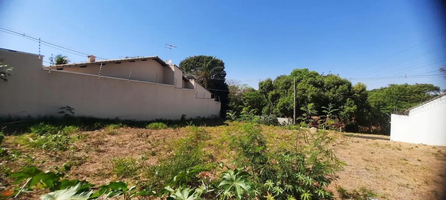 Foto 2 de Terreno / Lote à venda, 330m2 em Lagoinha, Uberlandia - MG