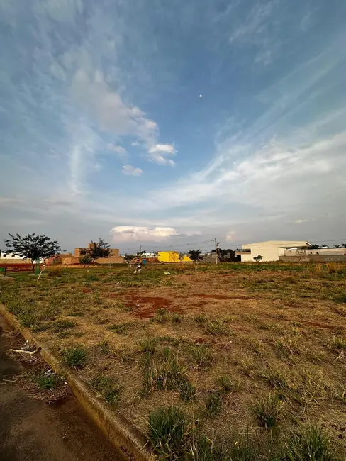 Foto 1 de Terreno / Lote à venda, 500m2 em Novo Mundo, Uberlandia - MG