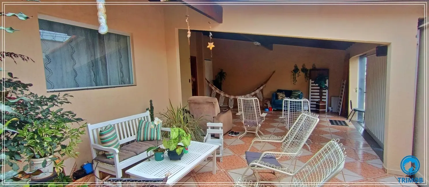 Foto 2 de Casa com 3 quartos à venda, 155m2 em Santa Mônica, Uberlandia - MG