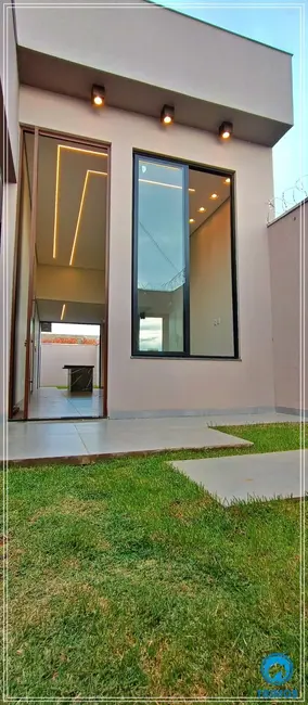 Foto 2 de Casa com 3 quartos à venda, 140m2 em Novo Mundo, Uberlandia - MG