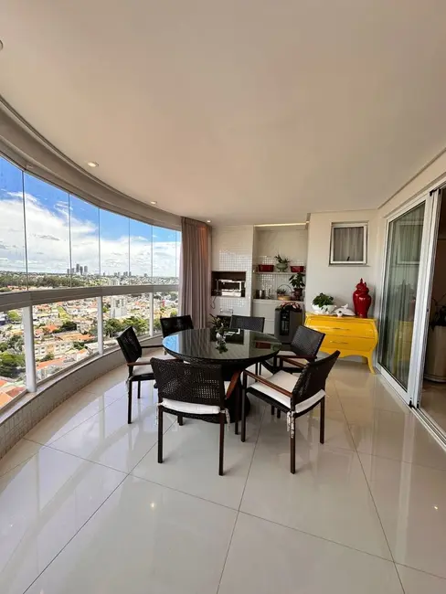 Foto 2 de Apartamento com 4 quartos à venda, 196m2 em Lídice, Uberlandia - MG