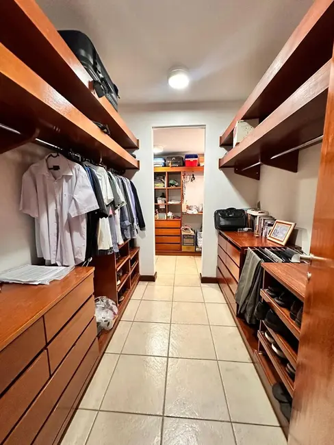 Foto 2 de Casa com 4 quartos à venda, 386m2 em Morada da Colina, Uberlandia - MG