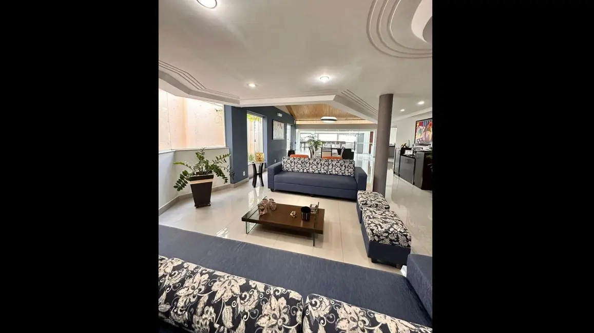 Foto 1 de Casa com 4 quartos à venda, 386m2 em Morada da Colina, Uberlandia - MG