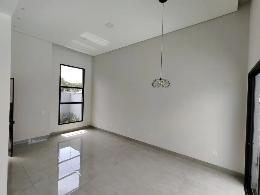 Foto 2 de Casa de Condomínio com 3 quartos à venda, 200m2 em Jardim Holanda, Uberlandia - MG