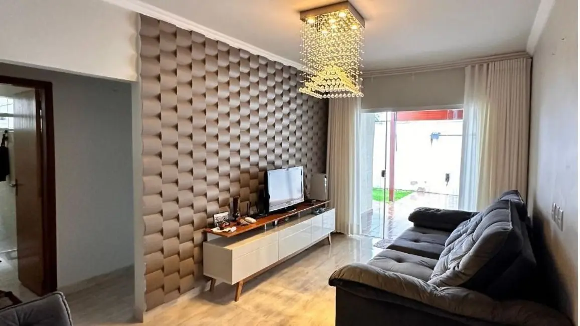 Foto 1 de Casa com 3 quartos à venda, 100m2 em Jardim Botânico, Uberlandia - MG