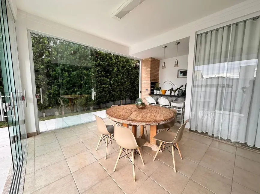 Foto 2 de Casa de Condomínio com 3 quartos à venda, 241m2 em Granja Marileusa, Uberlandia - MG