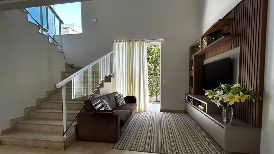 Foto 1 de Casa de Condomínio com 3 quartos à venda, 241m2 em Granja Marileusa, Uberlandia - MG