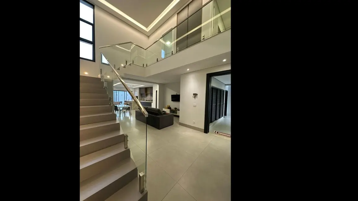 Foto 1 de Casa de Condomínio com 3 quartos à venda, 214m2 em Grand Ville, Uberlandia - MG