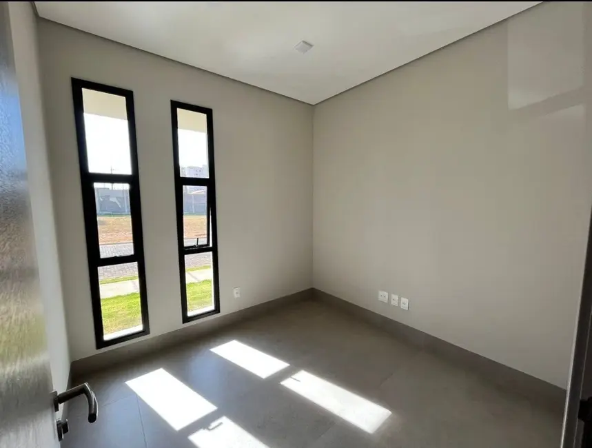 Foto 4 de Casa de Condomínio com 3 quartos à venda, 240m2 em Jardim Inconfidência, Uberlandia - MG