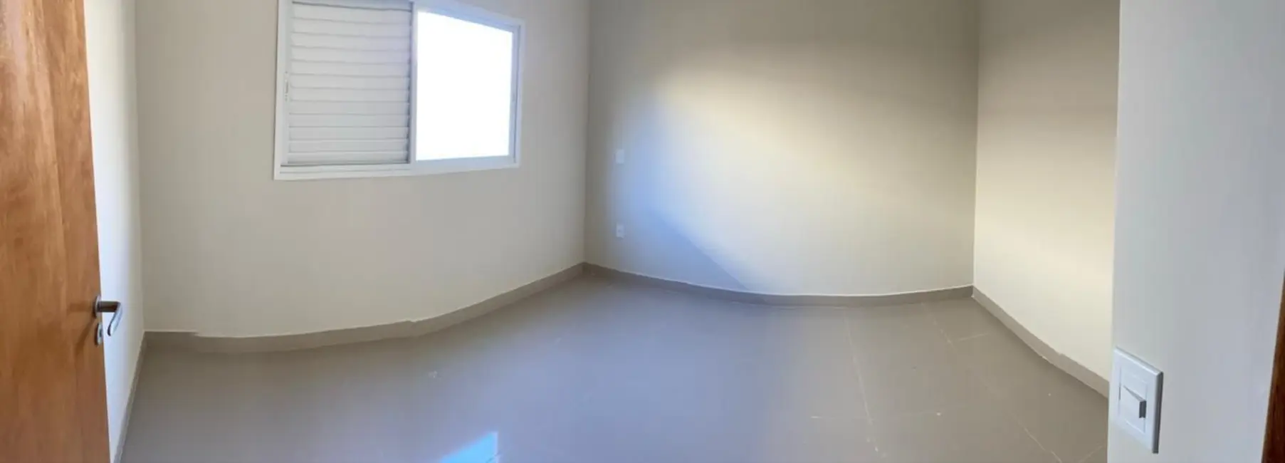Foto 2 de Casa com 2 quartos à venda, 60m2 em Jardim Holanda, Uberlandia - MG