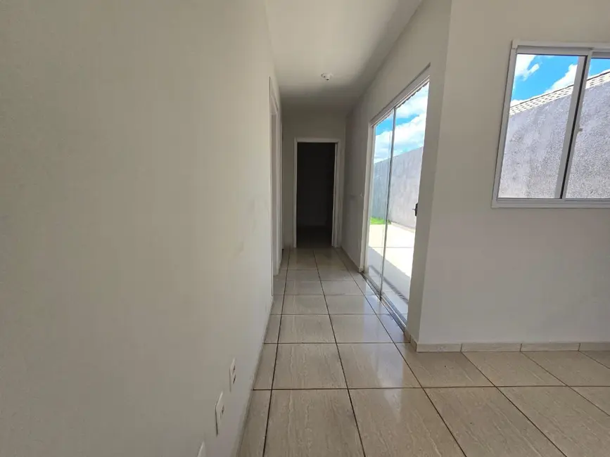 Foto 4 de Casa com 2 quartos à venda, 200m2 em Loteamento Residencial Pequis, Uberlandia - MG