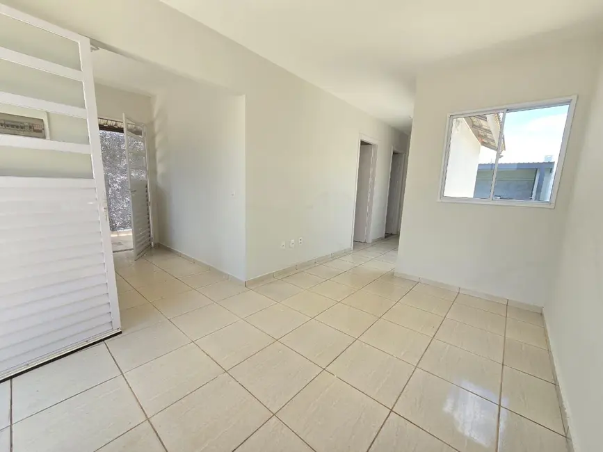 Foto 3 de Casa com 2 quartos à venda, 200m2 em Loteamento Residencial Pequis, Uberlandia - MG