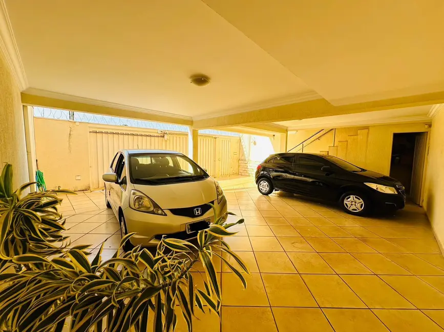 Casa com 5 quartos à venda, 270m2 em Nossa Senhora da Abadia, Uberaba - MG - imagem 7 Foto 7 de Casa com 5 quartos à venda, 270m2 em Nossa Senhora da Abadia, Uberaba - MG