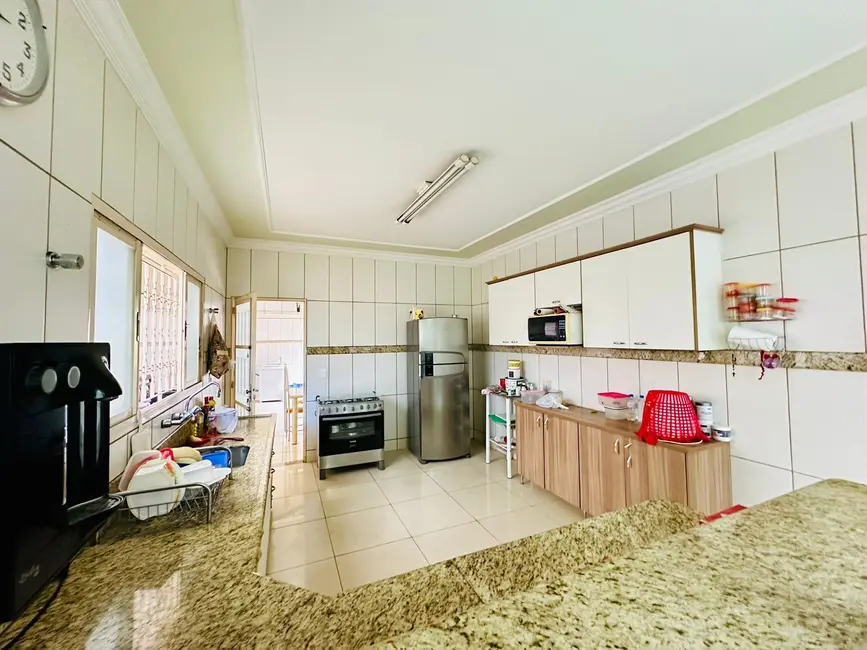 Casa com 5 quartos à venda, 270m2 em Nossa Senhora da Abadia, Uberaba - MG - imagem 8 Foto 8 de Casa com 5 quartos à venda, 270m2 em Nossa Senhora da Abadia, Uberaba - MG