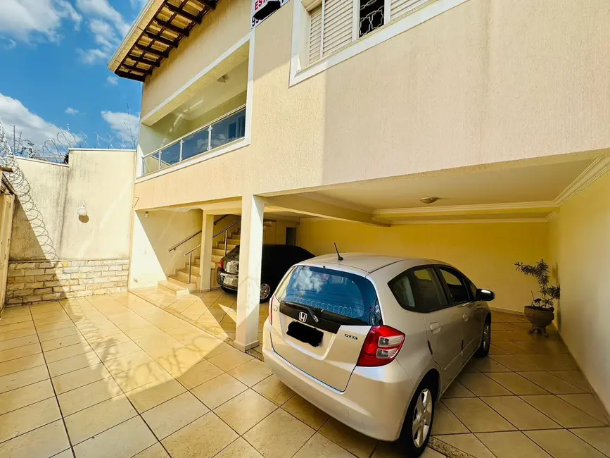 Foto 1 de Casa com 5 quartos à venda, 270m2 em Nossa Senhora da Abadia, Uberaba - MG