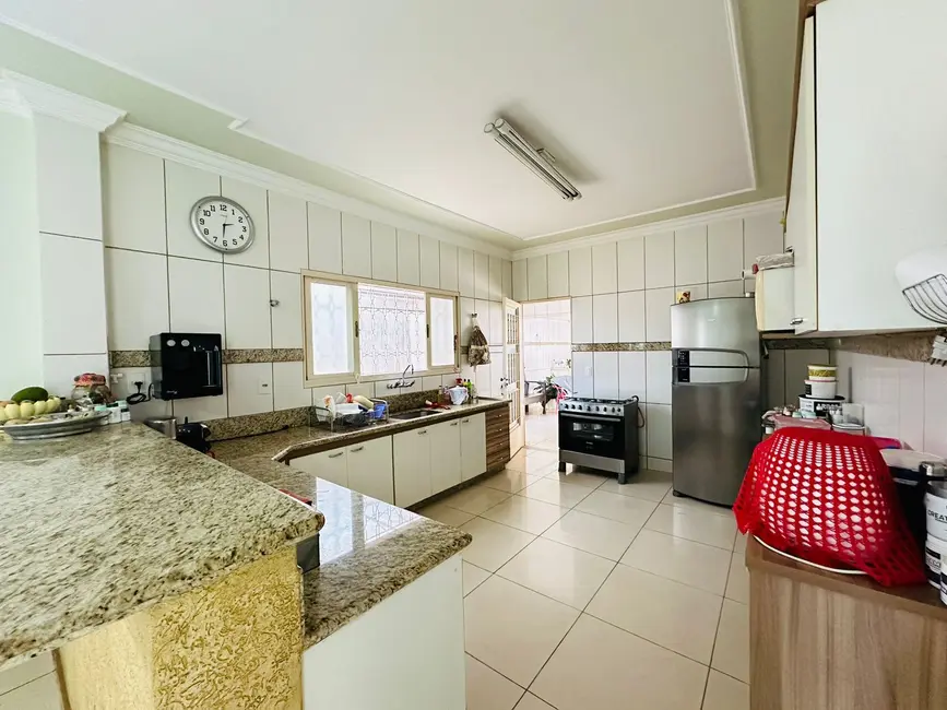 Casa com 5 quartos à venda, 270m2 em Nossa Senhora da Abadia, Uberaba - MG - imagem 5 Foto 5 de Casa com 5 quartos à venda, 270m2 em Nossa Senhora da Abadia, Uberaba - MG