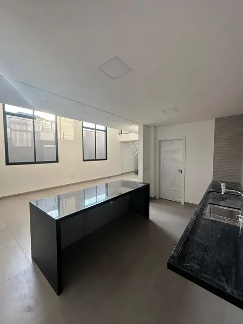 Foto 7 de Casa com 3 quartos à venda, 265m2 em Aclimação, Uberlandia - MG