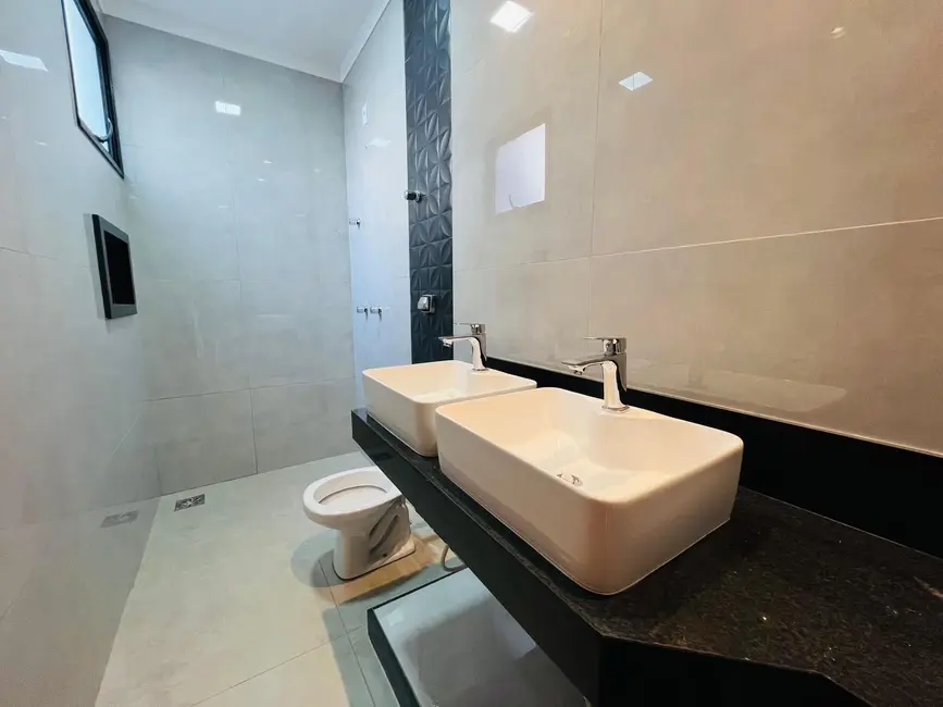 Foto 1 de Casa com 3 quartos à venda, 135m2 em Novo Mundo, Uberlandia - MG