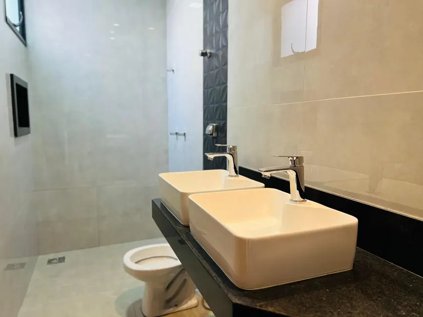 Foto 2 de Casa com 3 quartos à venda, 135m2 em Novo Mundo, Uberlandia - MG