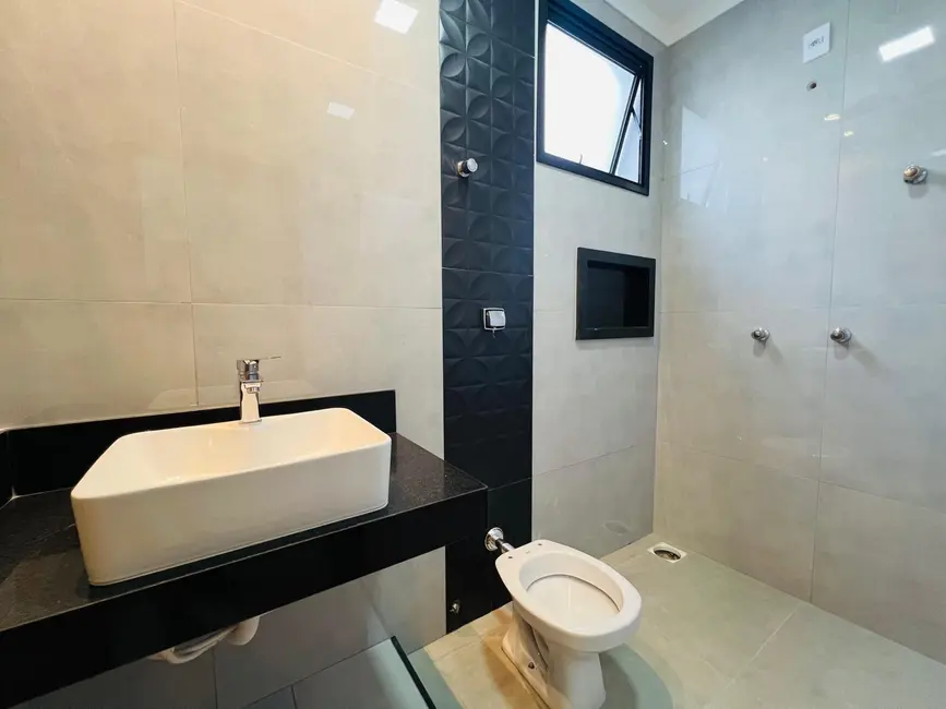 Foto 9 de Casa com 3 quartos à venda, 135m2 em Novo Mundo, Uberlandia - MG