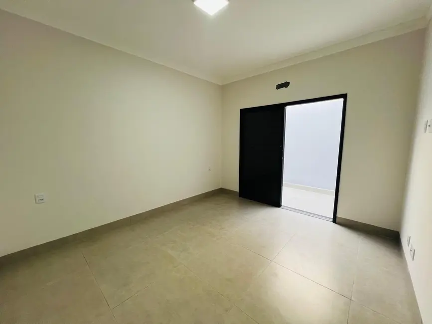 Foto 3 de Casa com 3 quartos à venda, 135m2 em Novo Mundo, Uberlandia - MG