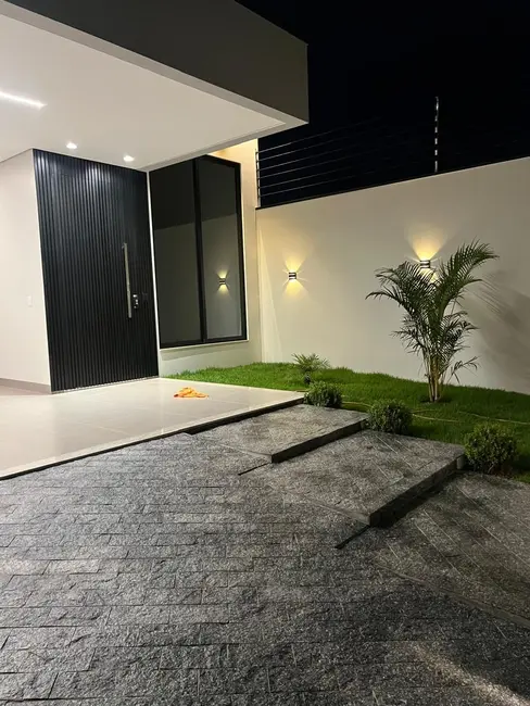 Foto 1 de Casa com 3 quartos à venda, 180m2 em Novo Mundo, Uberlandia - MG