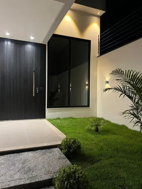 Foto 3 de Casa com 3 quartos à venda, 180m2 em Novo Mundo, Uberlandia - MG