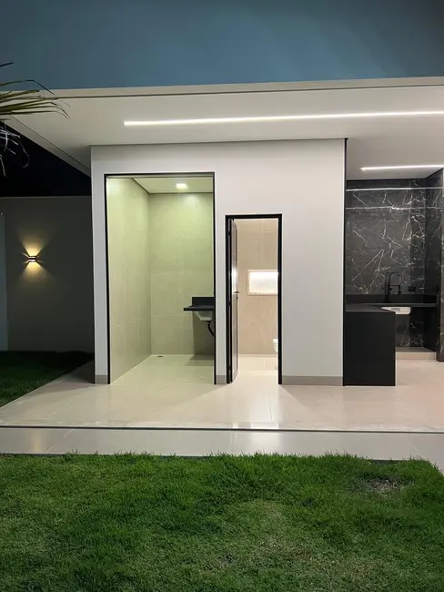 Foto 2 de Casa com 3 quartos à venda, 180m2 em Novo Mundo, Uberlandia - MG