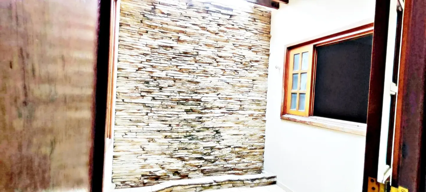 Foto 4 de Casa com 4 quartos para alugar, 250m2 em Umuarama, Uberlandia - MG