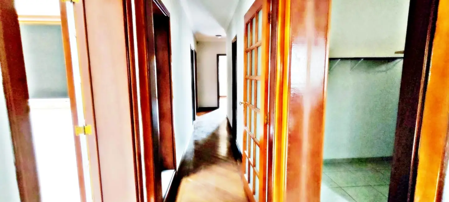 Casa com 4 quartos à venda, 250m2 em Umuarama, Uberlandia - MG - imagem 8 Foto 8 de Casa com 4 quartos à venda, 250m2 em Umuarama, Uberlandia - MG