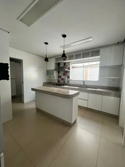 Foto 5 de Casa de Condomínio com 3 quartos à venda, 280m2 em Aclimação, Uberlandia - MG