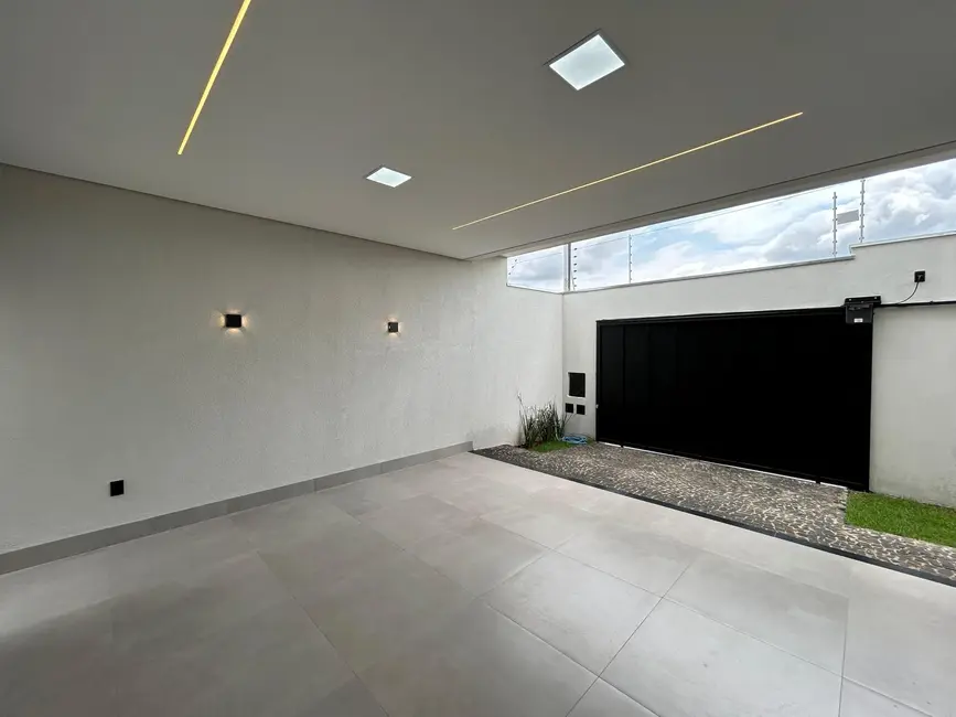 Foto 2 de Casa com 3 quartos à venda, 150m2 em Uberlandia - MG