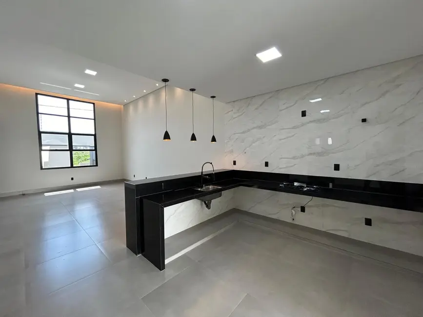 Foto 9 de Casa com 3 quartos à venda, 150m2 em Uberlandia - MG