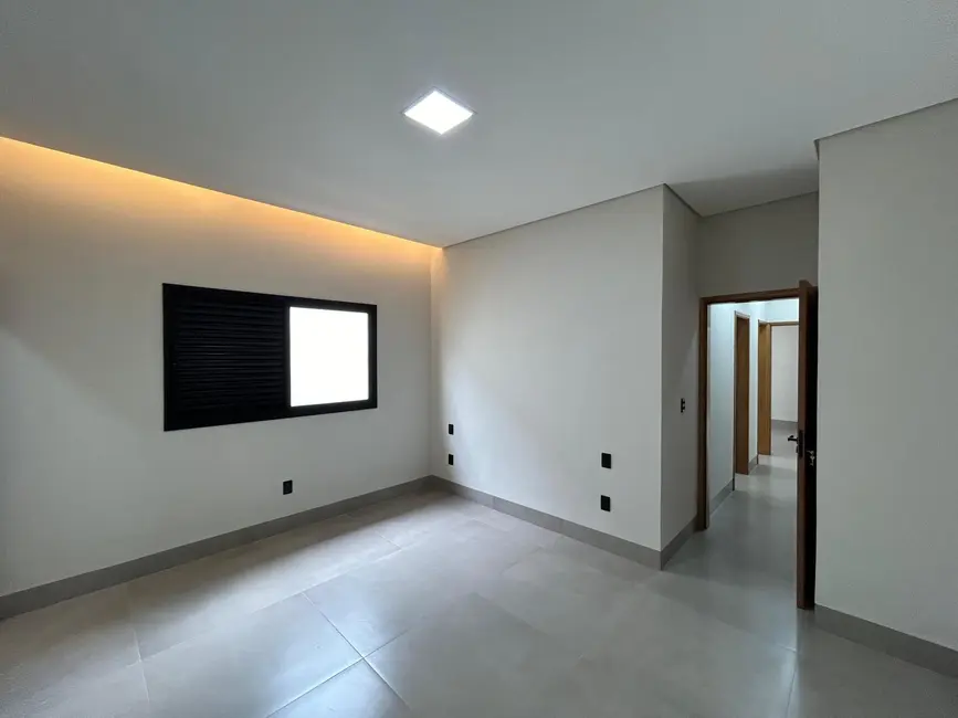 Foto 6 de Casa com 3 quartos à venda, 150m2 em Uberlandia - MG