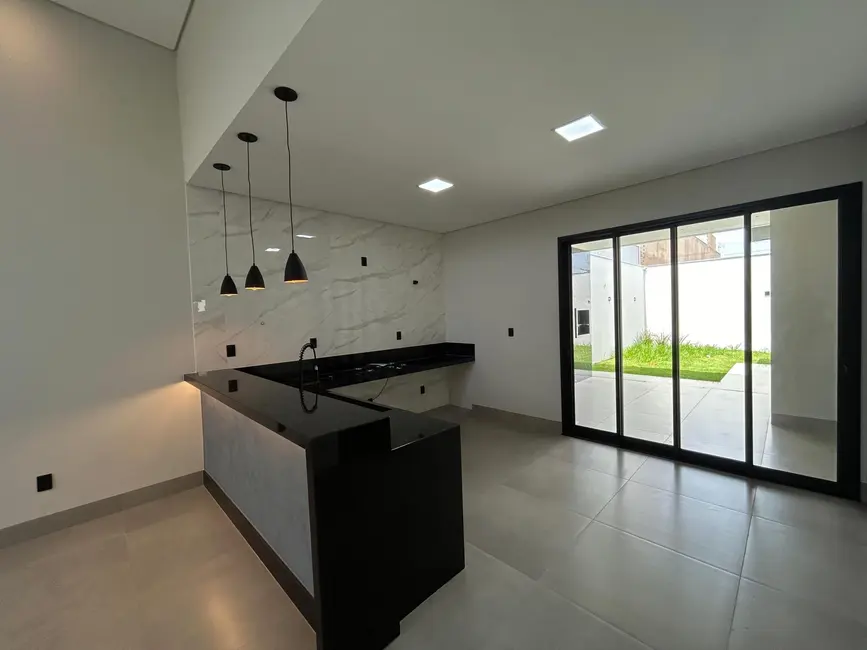 Foto 8 de Casa com 3 quartos à venda, 150m2 em Uberlandia - MG