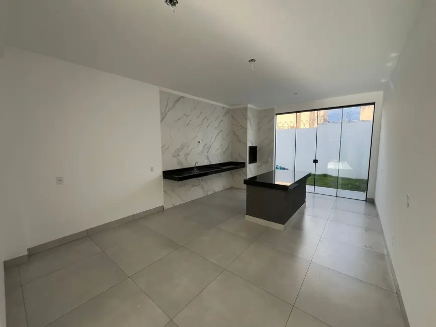 Foto 3 de Sobrado com 3 quartos à venda, 100m2 em Novo Mundo, Uberlandia - MG