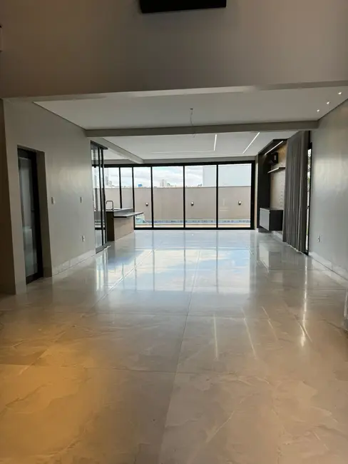 Casa com 4 quartos à venda, 363m2 em Granja Marileusa, Uberlandia - MG - imagem 2 Foto 2 de Casa com 4 quartos à venda, 363m2 em Granja Marileusa, Uberlandia - MG