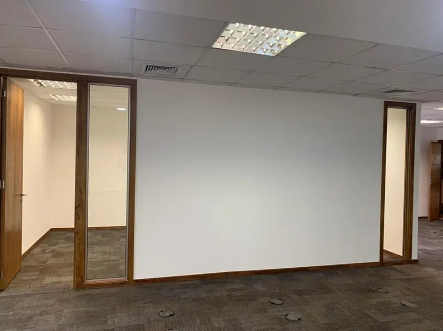 Sala Comercial à venda e para alugar, 200m2 em Barra da Tijuca, Rio De Janeiro - RJ - imagem 3 Foto 3 de Sala Comercial à venda e para alugar, 200m2 em Barra da Tijuca, Rio De Janeiro - RJ